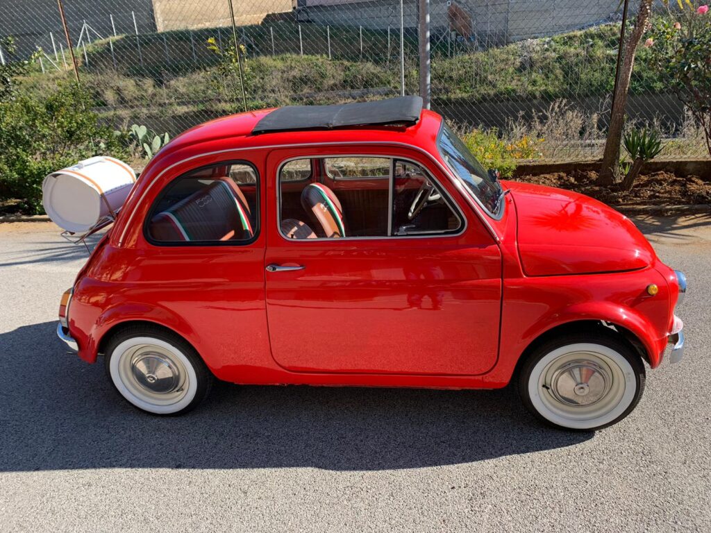 Bellissima auto d'epoca restaurata